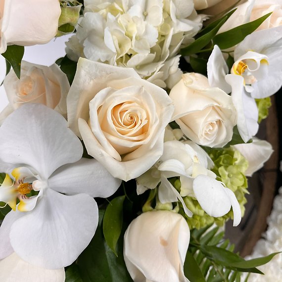 Gentle Remembrance Closed Wreath