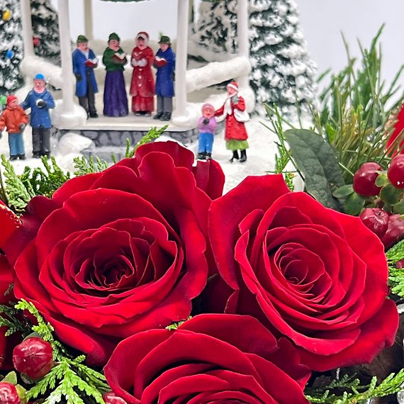 Thomas Kinkade Sweet Sounds of Christmas Bouquet